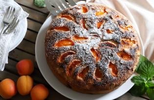 Пирог с абрикосами опытная кулинарка готовит по этому рецепту: 1,5 кг фруктов - и получается вкуснятина
