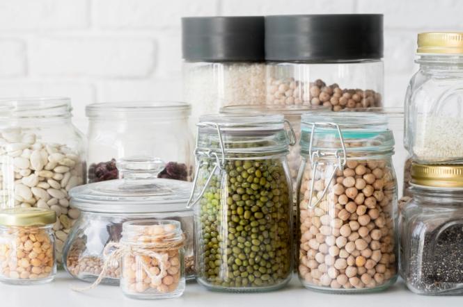Термін придатності продуктів: 5 запасів із комори, які не варто їсти після його закінчення