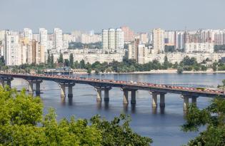 Транспортний колапс у Києві: чому перекриті мости та як тепер їздить громадський транспорт
