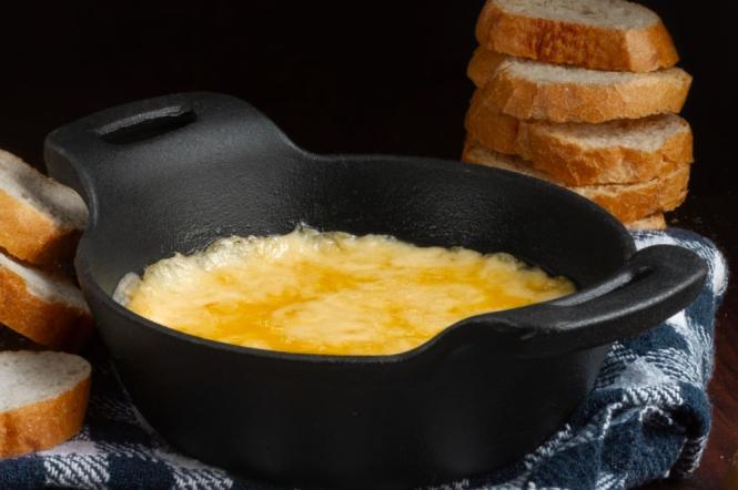 Оладьи в горшочках с грибами и курицей: необычный способ подачи любимого блюда из картофеля