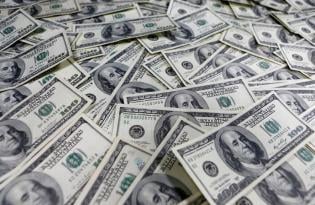 Долар уперше перевищив 45 гривень: що буде з курсом далі