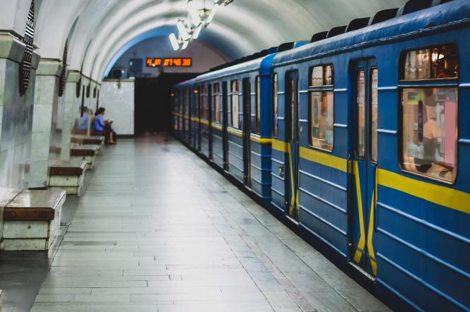 У Києві зупинилося метро: що відомо про рух транспорту