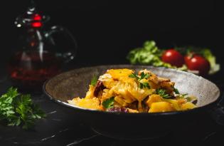 Рецепт капусты, которую вы еще не готовили: румяные кусочки в нежном соусе