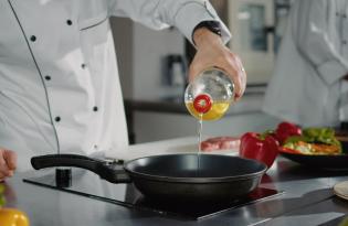 Не каждое масло подходит для жарки: какое выбрать для сковороды, а какое - для салатов
