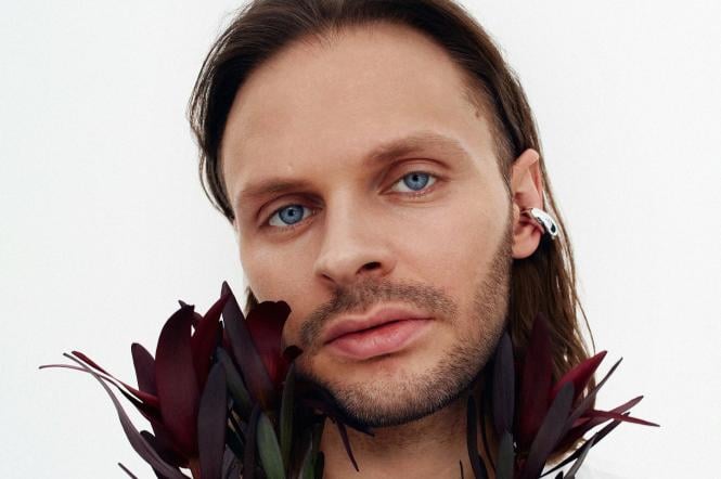 CHEEV вийшов на сцену разом із ведучим, який виявився його точною копією