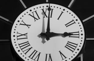 Когда в Европе переводят часы в 2026 году - даты и правила