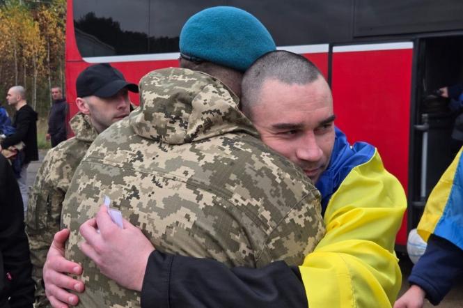 270 українців повернулися додому: Україна та РФ провели обмін полоненими