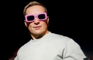 Усик прилетел в Эр-Рияд вместе с известным боксером перед титульным боем