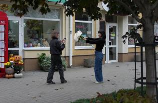 Херсон закипел жизнью: люди вышли на улицы и радуются тишине - трогательные кадры из города