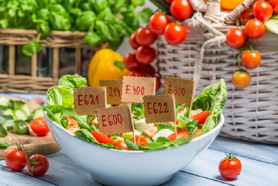Небезпечні харчові добавки: які Е-номери не можна вживати в їжу