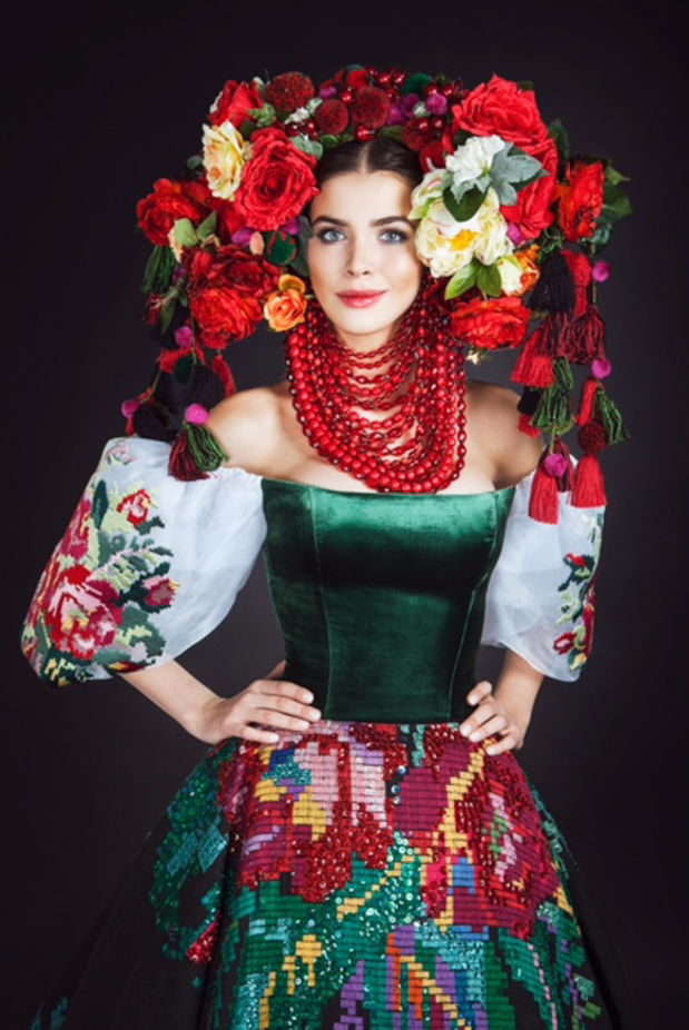 Міс Україна показала національне вбрання, у якому виступить на конкурсі "Міс Всесвіт"