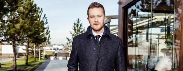 Антон Денисенко розповів, як став завзятим детективом у серіалі Прислуга 