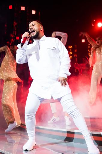 Тіна Кароль знайшла чоловіка своєї мрії, а Монатик їв святковий торт на першому «Вечорі прем’єр з Катериною Осадчою»