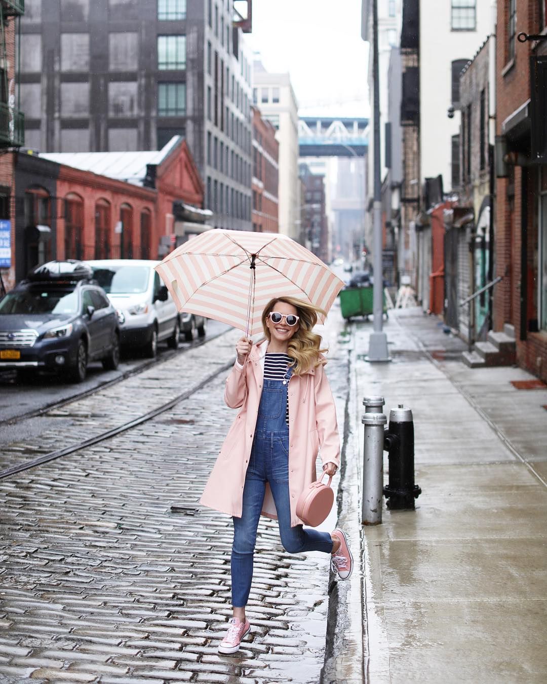 Що носити в дощову погоду: 7 весняних ідей 