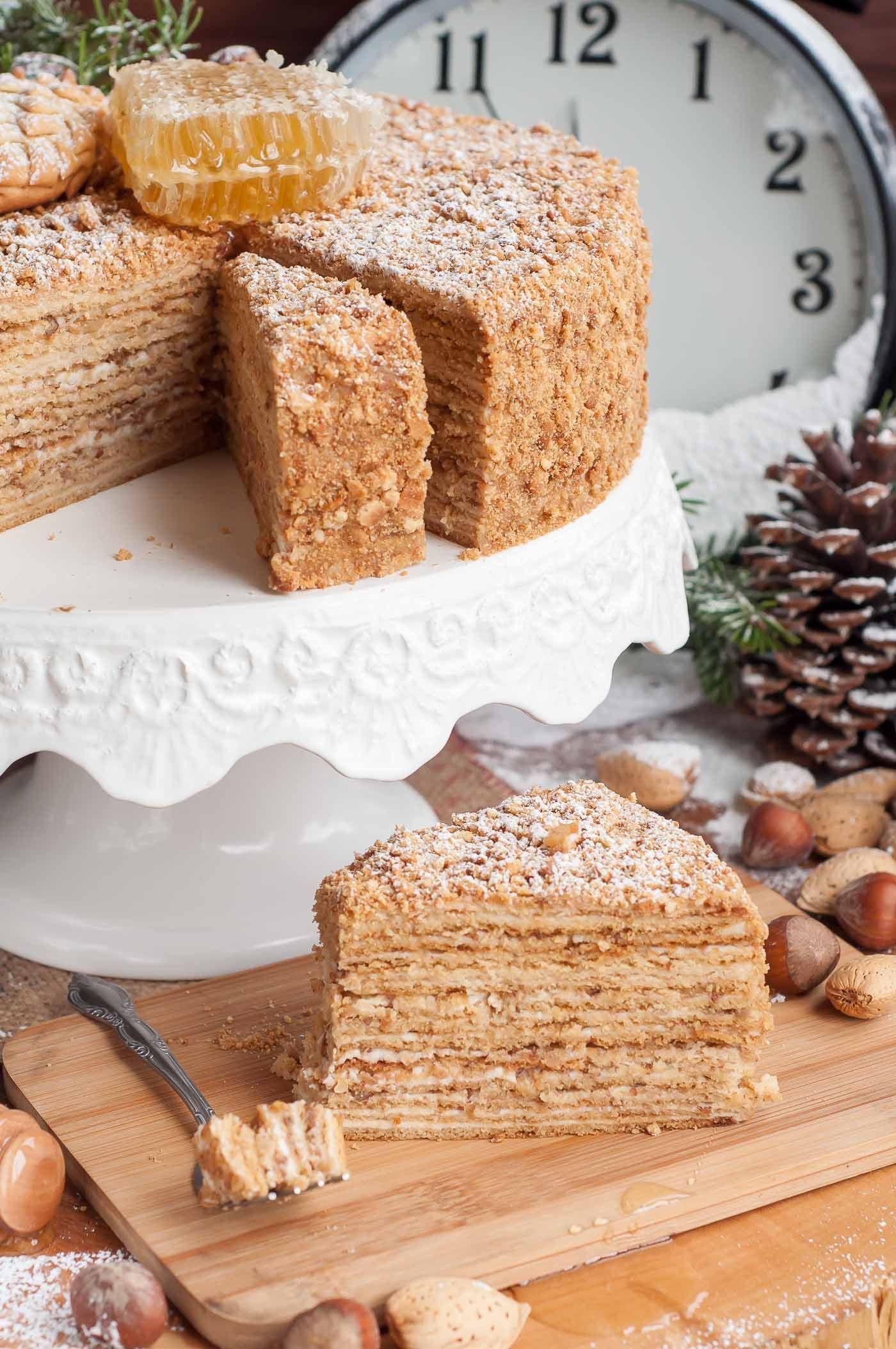 Покроковий рецепт торта медовик. Кращі новорічні рецепти 2019