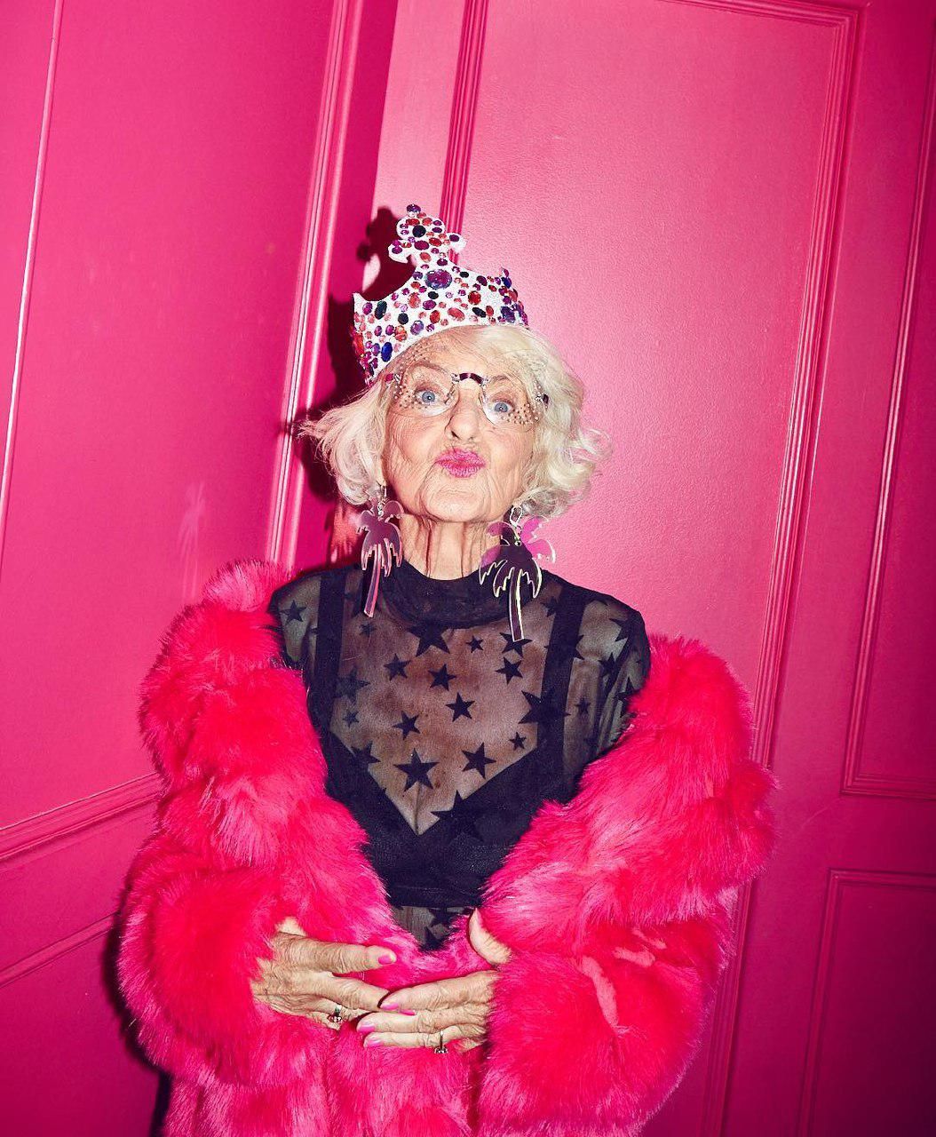 Модная 91-летняя пенсионерка взорвала Инстаграм стильными образами (фото)