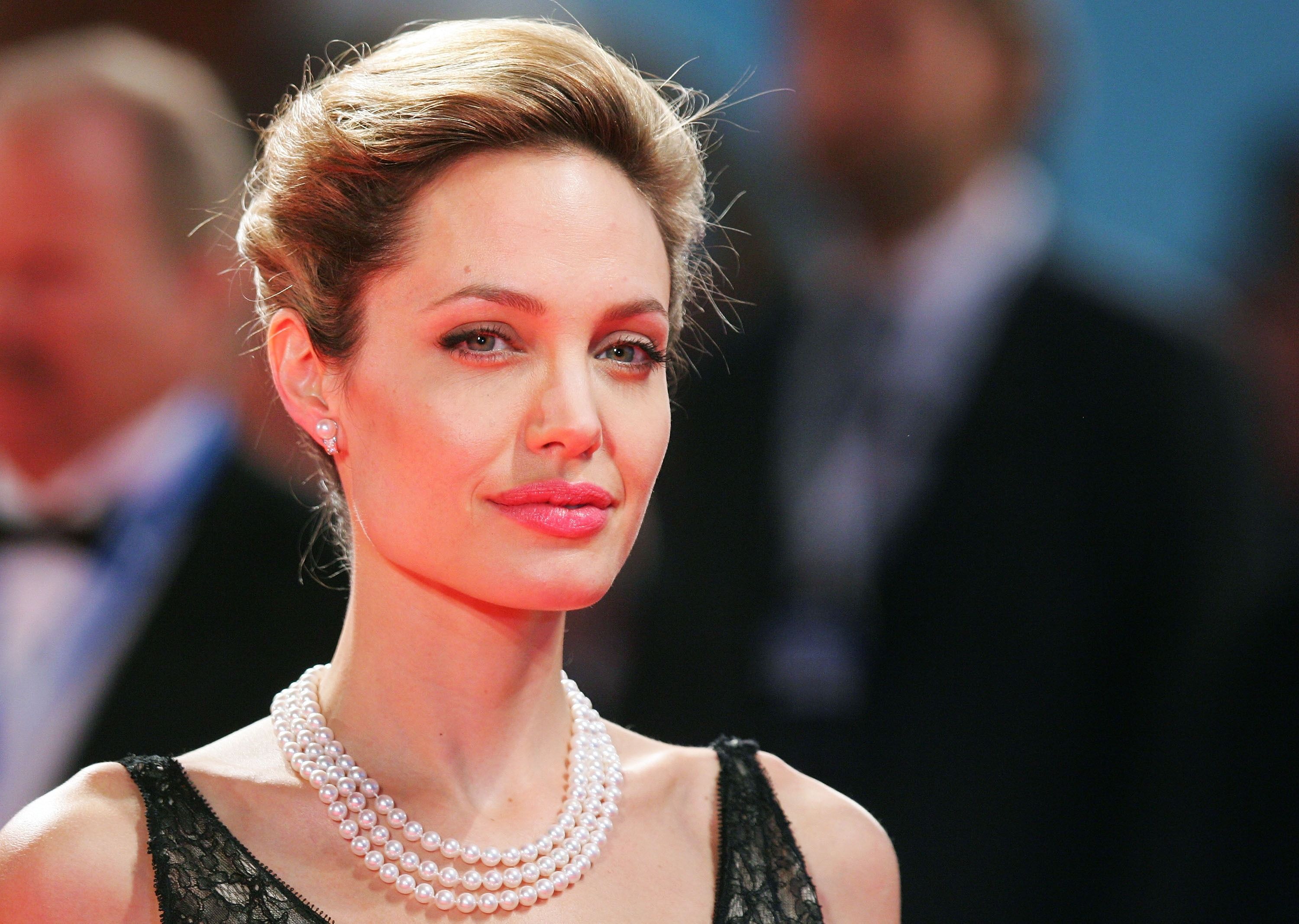 Голливудская актриса Анджелина Джоли приехала во Львов (видео)