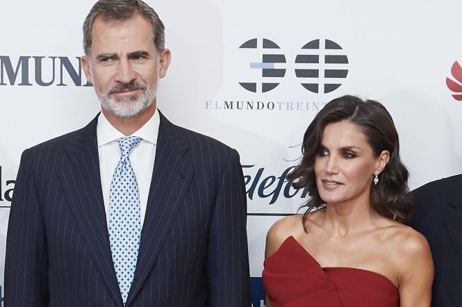 Іспанська королева в червоній сукні похизувалася спортивною фігурою | Королівська родина | 1+1