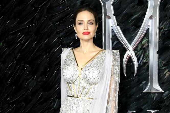 Анджелина Джоли в роскошном вечернем платье с пауками | Звездный стиль | 1+1