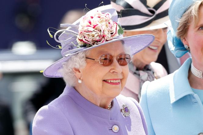 Елизавета 2 восхитила роскошным королевским образом | Королевская семья | 1+1