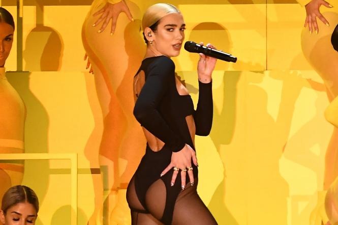 Дуа Липа похвасталась сексуальными ягодицами на музыкальной церемонии MTV EMA | 1+1