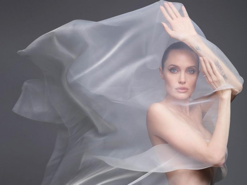 Оголена наречена: Анджеліна Джолі спокушає у новій фотосесії | 1+1