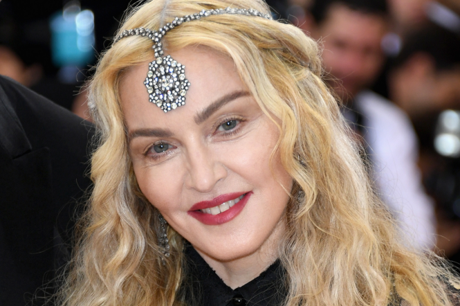Мадонна похизувалася розтяжкою, стоячи на руках (ВІДЕО) | Новини шоу-бізнесу | 1+1
