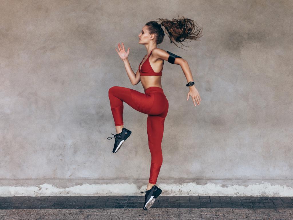 Эффективнее, чем бег: 5 причин попробовать модный вид фитнеса – джампинг | 1+1