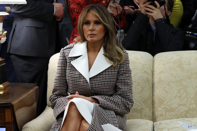 Меланія Трамп показала наймодніше пальто весни 2020 (ФОТО) | Зірковий стиль | 1+1