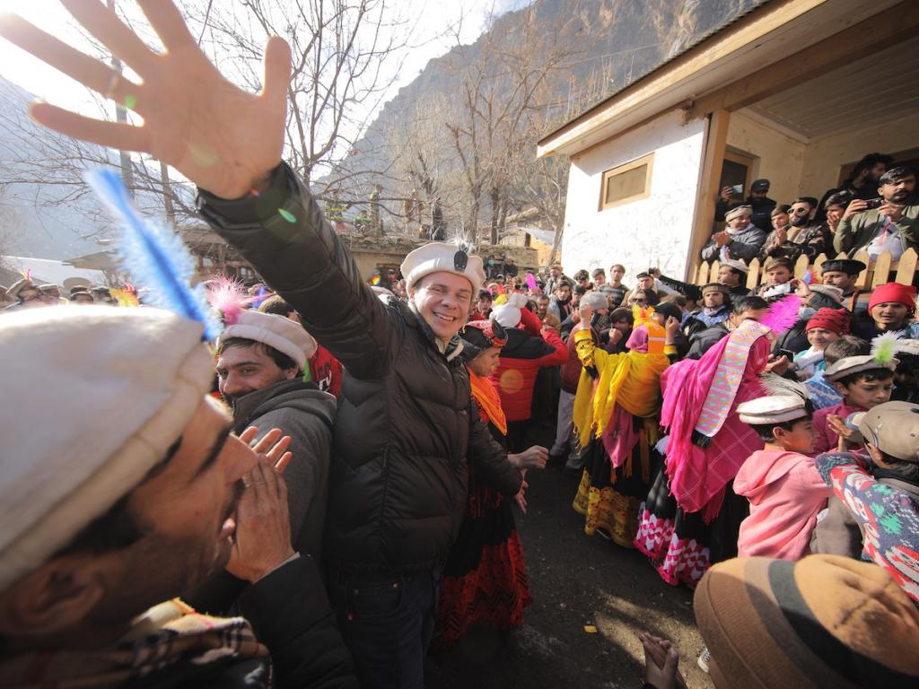 «Світ навиворіт. Пакистан»: Дмитро Комаров покаже Кашмір, магічний діючий вулкан і яскравий фестиваль на кордоні з Афганістаном