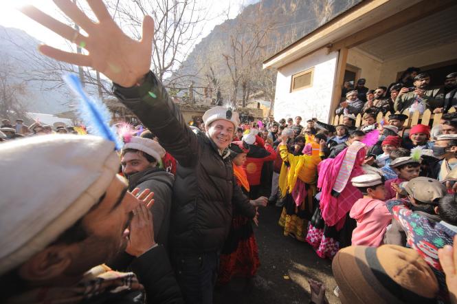 «Світ навиворіт. Пакистан»: Дмитро Комаров покаже Кашмір, магічний діючий вулкан і яскравий фестиваль на кордоні з Афганістаном