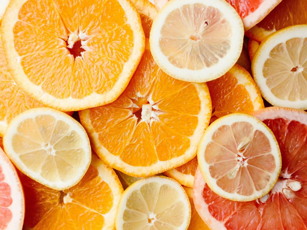 Какие фрукты можно кушать с косточкой? 5 фруктов, которые можно кушать целиком