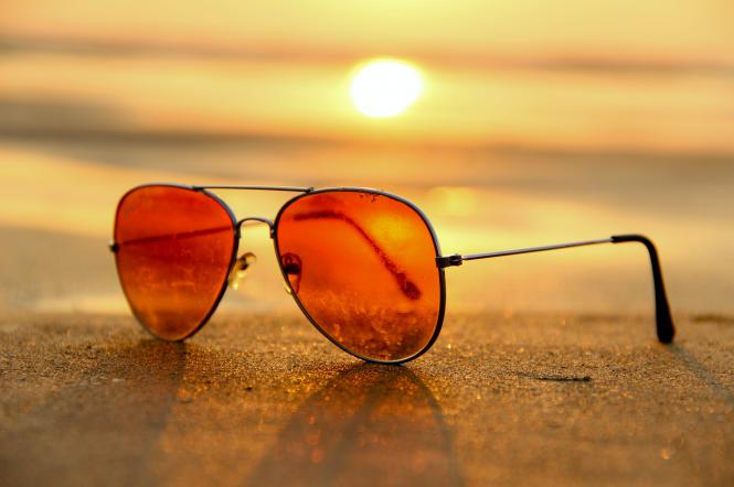 Как правильно выбрать солнцезащитные очки: тренды 2021
