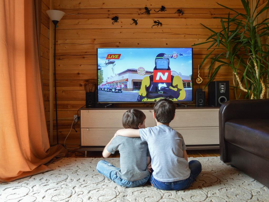 Нужно ли родителям контролировать видео-контент, который смотрят дети? Комментирует нейропсихолог