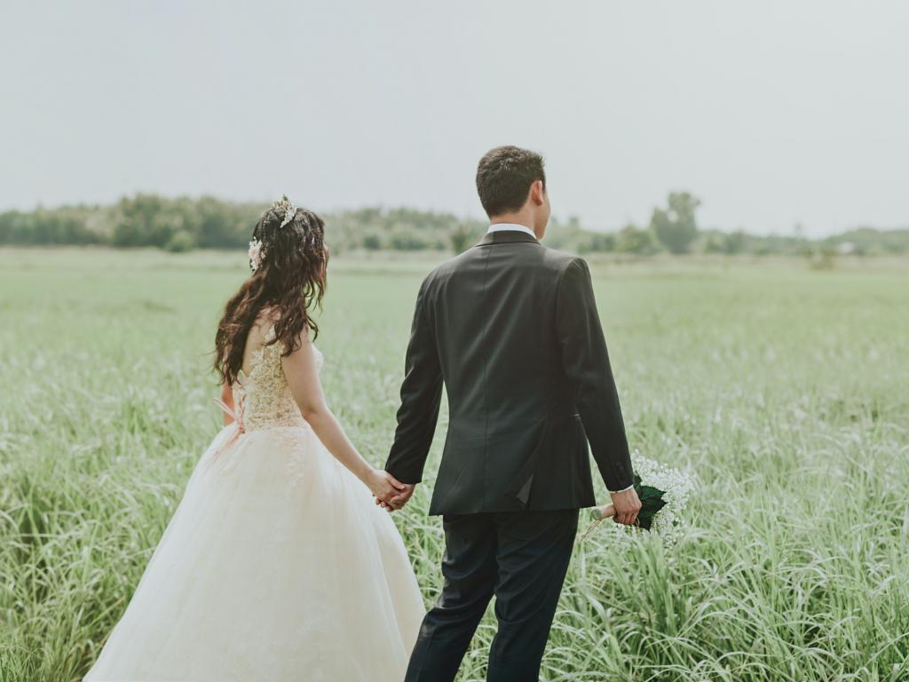 Які переваги та недоліки раннього шлюбу? Поради психолога