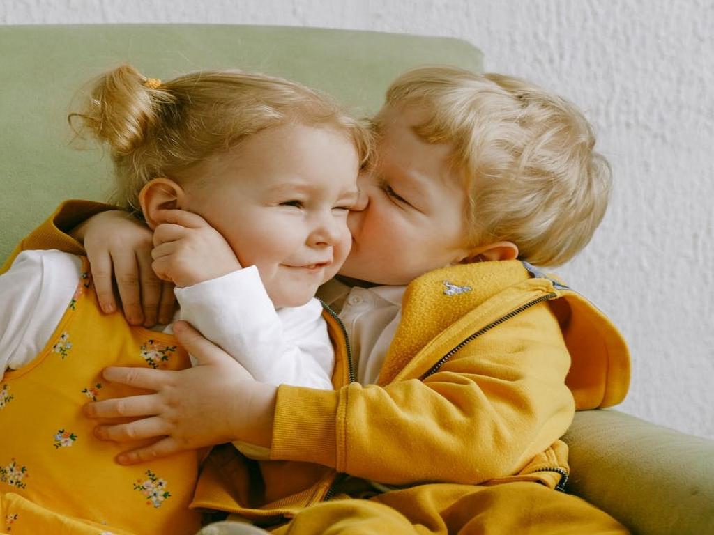 Публікація дитячих фото у соцмережах: чи варто це робити? Коментар психолога та астролога Публікація дитячих фото у соцмережах: чи варто це робити? Коментар психолога та астролога