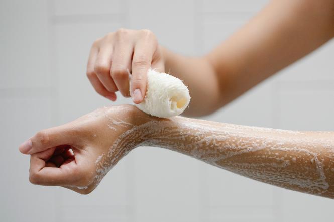 Як правильно доглядати за шкірою у літню спеку