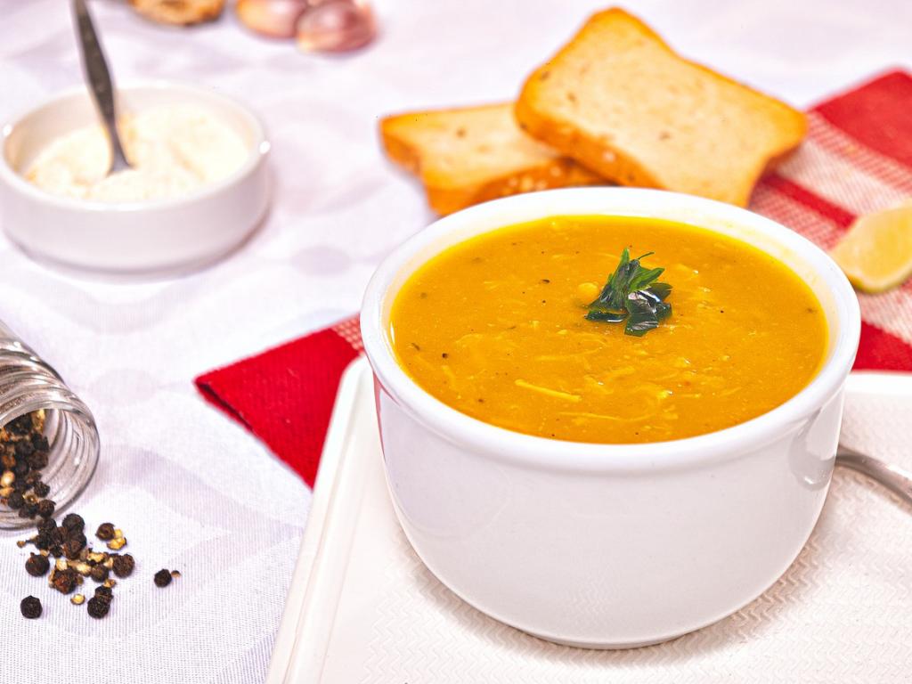 Рецепт приготування томатно-сочевичного супу та салату табуле 