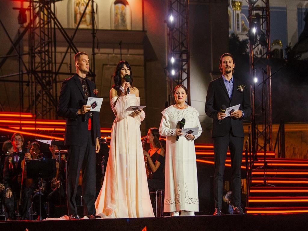 Звездные гости и невероятные версии народных песен: концерт «Ковчег «Україна» продолжает марафон телепроектов 1+1 