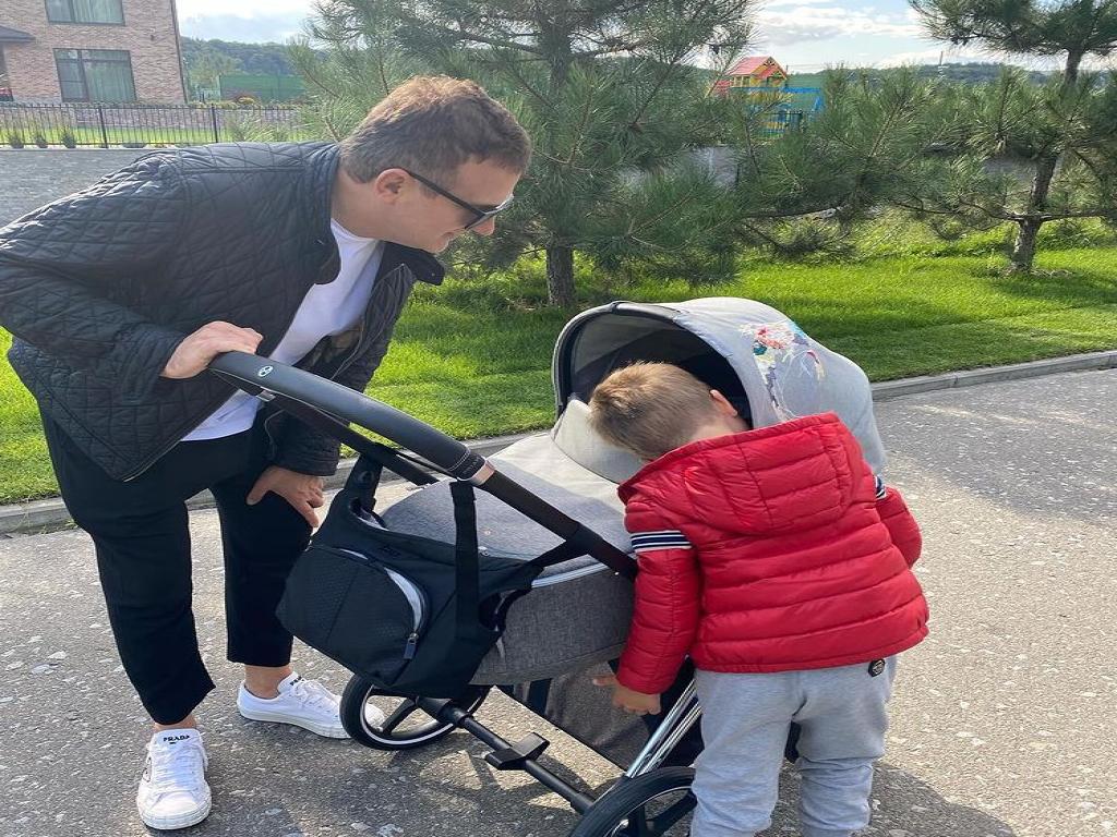 Горбунов опубликовал трогательное фото с младшим сыном