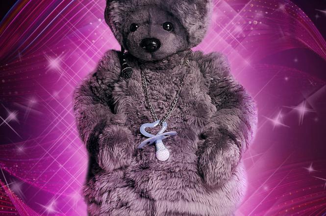 Шоу "Маскарад": хто під костюмом ведмедика Тедді?