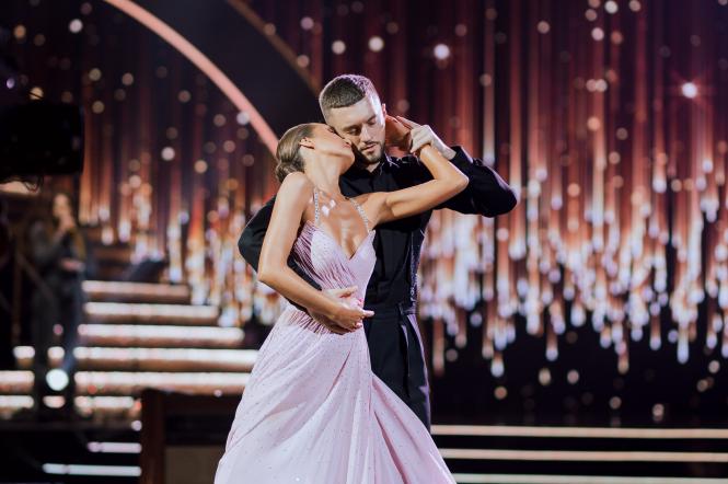 Евгения Власова рассказала об отношении к своему партнеру на "Танцах со звездами": "Он мне снится"