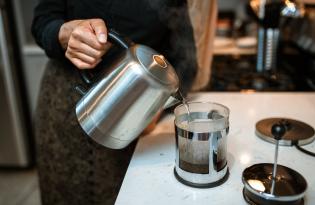 Как очистить электрический чайник от накипи: практические советы 