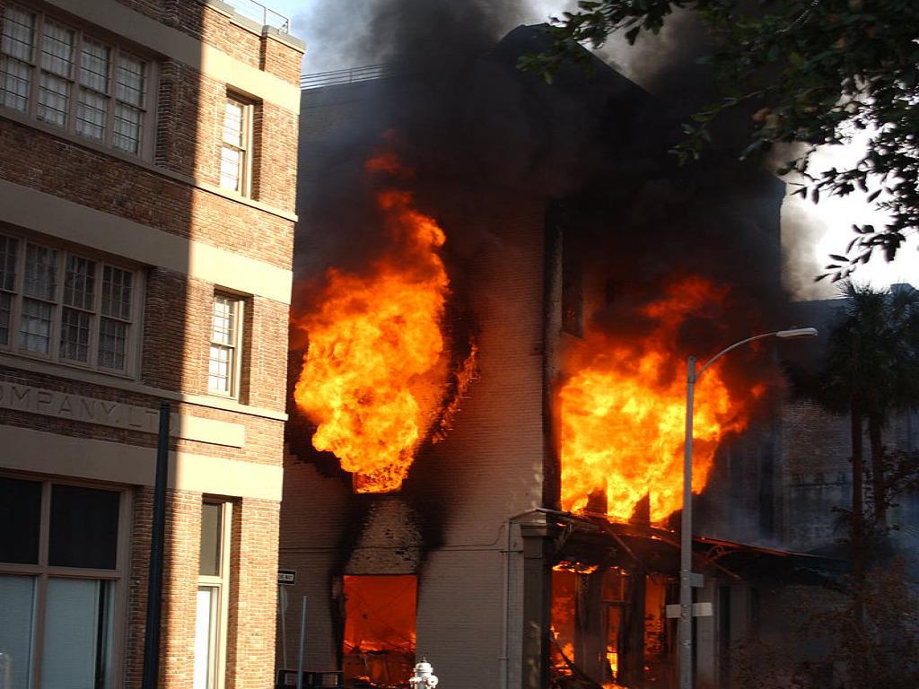 Правила евакуації під час пожежі: що робити, коли горить квартира чи під'їзд