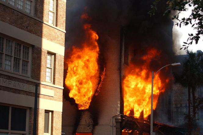 Правила евакуації під час пожежі: що робити, коли горить квартира чи під'їзд