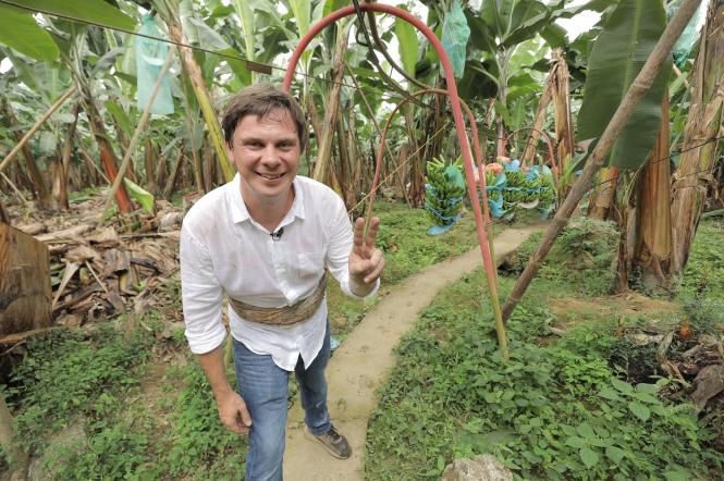 Дмитрий Комаров в Мире наизнанку покажет, как выращивают бананы для экспорта в Украину