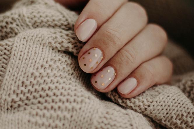 Ідеї манікюру на короткі нігті: вишукані, ніжні та яскраві дизайни 