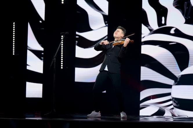Учасник Голосу країни Дмитро Ротькін вразив всіх грою на скрипці