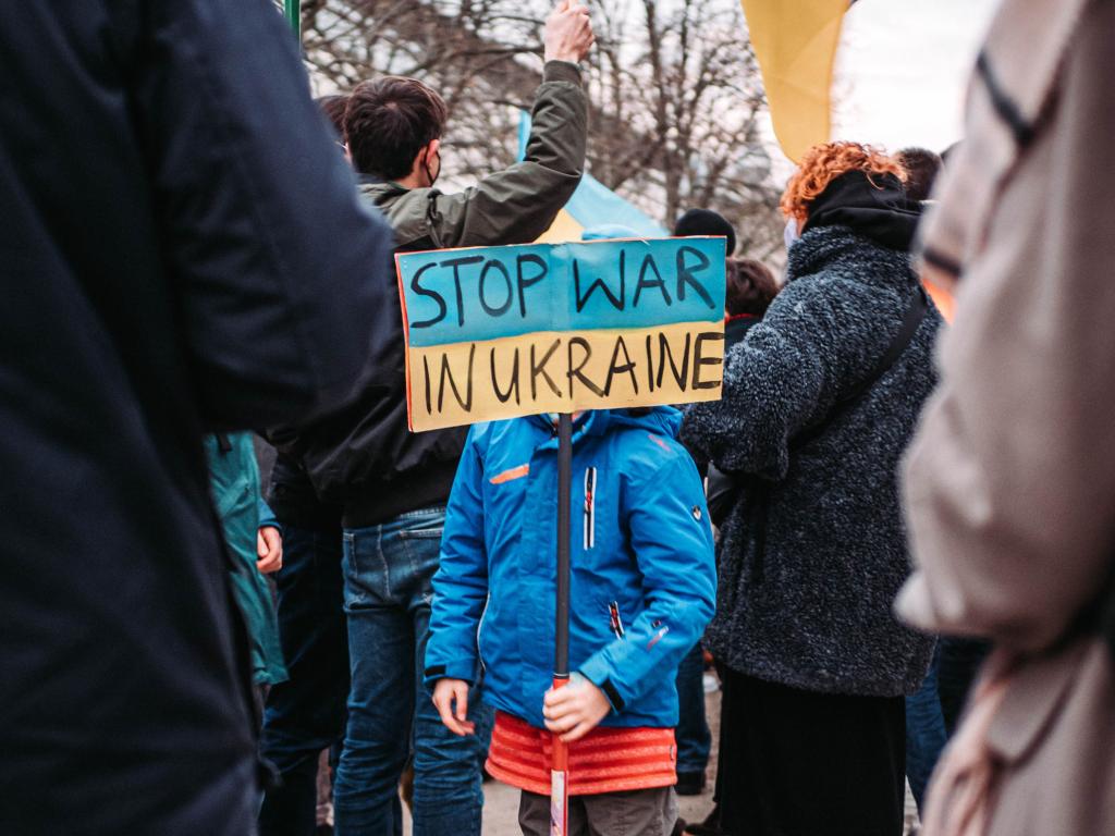 На тысячных митингах по всему миру украинцы просят закрыть небо над Украиной На тысячных митингах по всему миру украинцы просят закрыть небо над Украиной