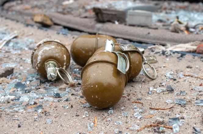 ГСЧС и МВД Украины рассказали, что делать, если нашли взрывоопасный предмет и рядом с вами неразорванные боеприпасы